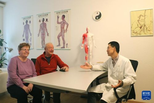 瑞士邊城中醫診所服務紀實 一個充滿信任與融合的接診日